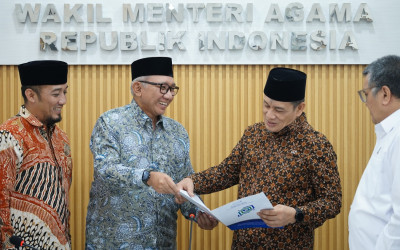 Wamenag Puji Terobosan Dapur MBG Wakaf Mandiri Pesantren Darunnajah