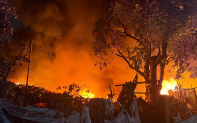 Breaking News: Kebakaran Tempat Pengepulan Barang Bekas di Depok, Diduga karena Puntung Rokok