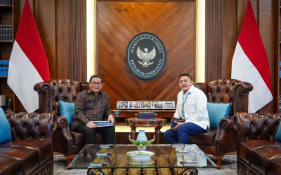 Seskab Terima Kunjungan Gubernur DKI, Bahas Penguatan Transportasi Publik hingga Perluasan RTH