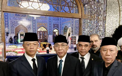 POV: Delegasi RI Spill Momen Takziah ke Makam Ali Khamenei di Mashhad Iran