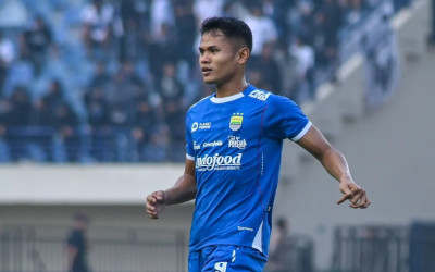 Persib Bandung Lepas Dimas Drajad