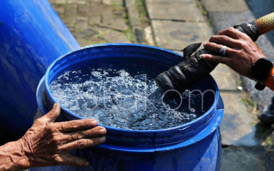 Distribusi Air Bersih Warga Terdampak Kekeringan di Tangsel