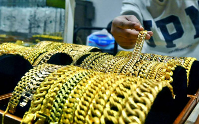 Harga Emas Perhiasan Turun di Pasar Klandasan Balikpapan