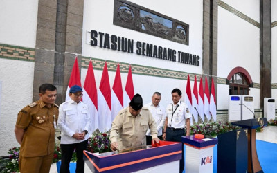 Menteri Kebudayaan Dampingi Presiden Prabowo Resmikan Revitalisasi Stasiun Semarang Tawang