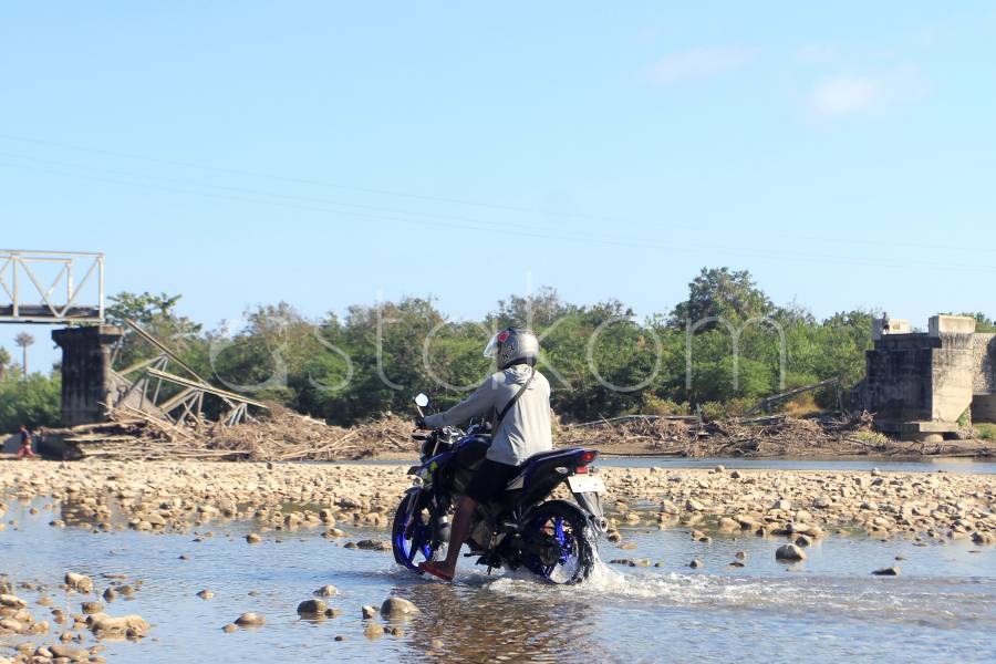 [astakom/str-Axel Oliver]