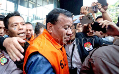 Kronologi Penetapan Tersangka Bupati Kuansing: Sempat Hilang Jejak Sebelum Serahkan Diri ke KPK