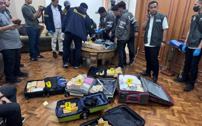 Temuan Brankas Isi 7 Koper di Sentul, Polisi Sita 74 Kg Emas Batangan dan Estimasi Total Rp476 Miliar