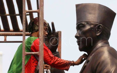 Perawatan Patung Soekarno di Kompleks Parlemen