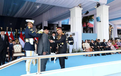 Presiden Prabowo Terima Medali Loka Praja Samrakshana dari Polri: Pelindung Masyarakat, Bangsa, dan Negara