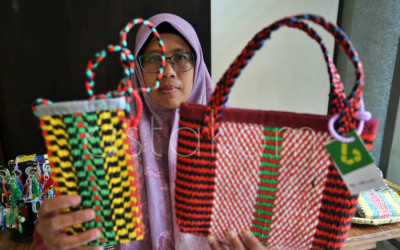 Produk Anyaman Limbah Plastik di Bandung