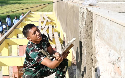 TNI AU Gelar Kerja Bakti Massal di SDN Gandawesi 2 Majalengka