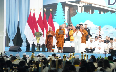 Dari Lansia hingga Mahasiswa Asing, Doa Lintas Iman Bergaung di Monas