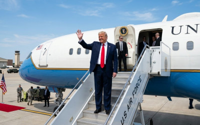 Demi Keamanan, Dinas Rahasia Diam-Diam Pindahkan Trump ke Pesawat Militer