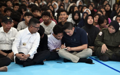 Seskab Teddy Ajak Anak Putus Sekolah Kembali Belajar Lewat Sekolah Rakyat