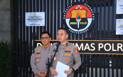 Di Hari Kemerdekaan, Polri Gaspol Kirim 44 Truk Bantuan untuk Masyarakat Terdampak Gempa NTT