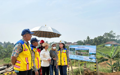 Kawal Aspirasi Masyarakat, Legislator Gerindra Marlyn Maisarah Tinjau Jembatan Gantung Cibeber