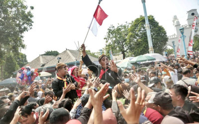 Kemeriahan Puncak Tradisi Grebeg Maulud Keraton Surakarta