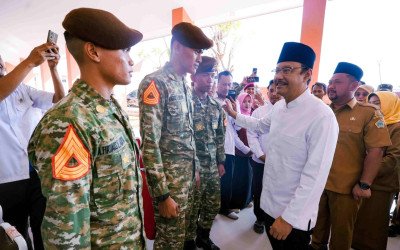 Mensos Tinjau Penugasan 1.000 Personel TNI-Polri di Sekolah Rakyat Gresik