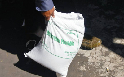 Pemerintah Salurkan Bantuan Pangan di Kota Malang