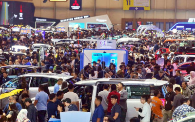 Pengunjung Padati Hari Terakhir Pameran Otomotif GIIAS