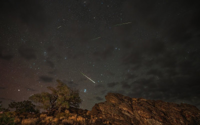 Jangan Lewatkan! Hujan Meteor Perseids Puncak 12–13 Agustus, Bulan Baru Bikin Langit Makin Gelap