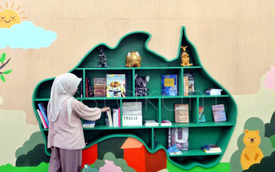 Meningkatkan Literasi Melalui Pojok Baca Australia