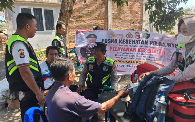 Pasca-Kebakaran Desa Sade, Tim Dokkes Polda NTB Langsung Standby & Buka Posko Kesehatan!