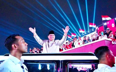 Presiden Prabowo Saksikan Pesta Rakyat dan Parade Karnaval HUT Ke-81 RI