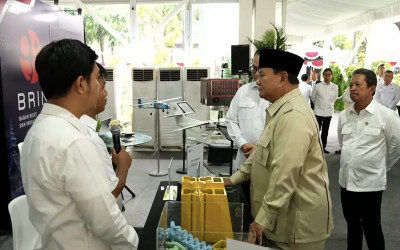 Presiden Prabowo Tinjau Satu per Satu Booth Hasil Riset dan Inovasi BRIN di Istana
