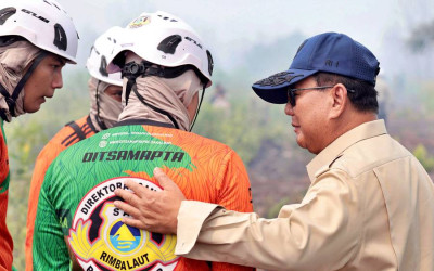 Presiden Prabowo Tinjau Lokasi Karhutla di Kalbar