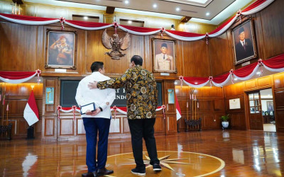 Seskab Teddy Serap Insight dari Chairul Tanjung soal Isu Strategis Ekonomi, Dorong Kolaborasi Pemerintah-Swasta