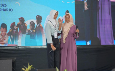 Tangis Haru Ibu di Sukoharjo: Anak Pertama Kali Punya Seragam Baru