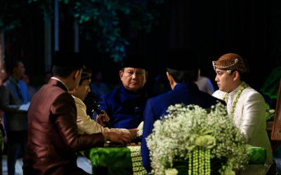Presiden Prabowo Jadi Saksi Akad Nikah Kasespri Rizky Irmansyah dan Chika di JCC