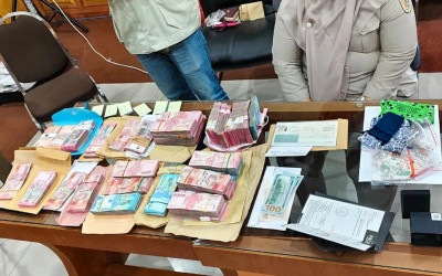 Geledah Kanwil BPN Jatim, KPK Sita Dolar AS dan Singapura serta Perhiasan