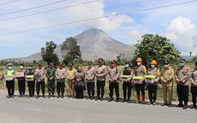 Gunung Sinabung Berstatus Siaga, Polri Kerahkan 176 Personel untuk Perlindungan Masyarakat