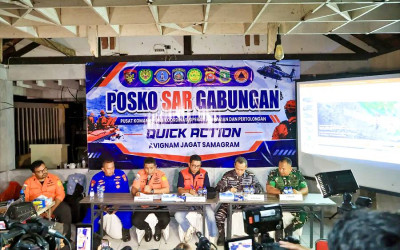 Update Misi Pencarian di Selat Sunda: Tim SAR Temukan Jaket Pelampung & Terpal