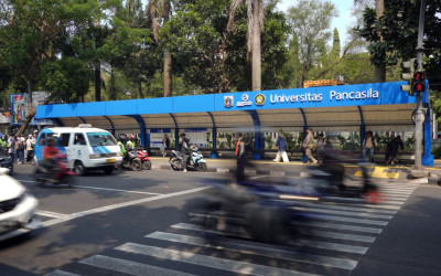 Wagub Rano Karno Resmikan Halte Bus Universitas Pancasila