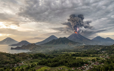 Plot Twist 6 Gunung Api Erupsi Massal: PVMBG Spill Faktanya!