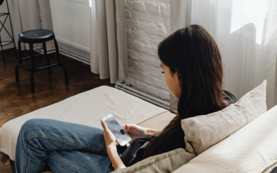 Kebanyakan Main HP? Ini 5 Tips Kurangi Screen Time