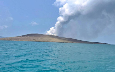 Pagi Ini, Gunung Anak Krakatau Erupsi Lagi