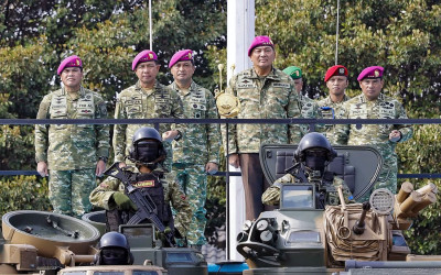 Menhan Sjafrie Hadiri Penyerahan 12 Kendaraan Tempur Amfibi di Korps Marinir