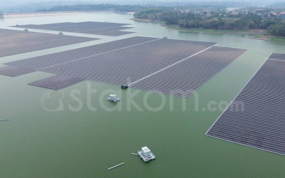 Pembangunan PLTS Terapung Karangkates Tunjukkan Progres Pesat