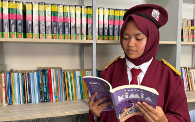 Perpustakaan Bikin Happy, Sahabat Literasi Dongkrak Minat Baca Siswa SRMP 5 Solok