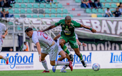 Super League: Persebaya vs Garudayaksa & PSM vs Persita Berakhir Imbang!