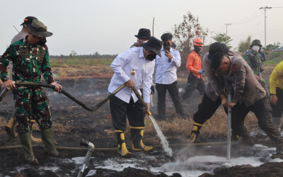 Anti-Mainstream! Polri & Tim Gabungan Turunkan Teknologi Baru Level Up Buat Padamkan Karhutla Gambut