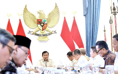 Presiden Prabowo Pimpin Ratas Bahas Penanganan Bencana: Dari Karhutla hingga Erupsi Anak Krakatau