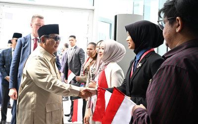 Mendarat di Rusia, Presiden Prabowo Disambut Hangat Mahasiswa Indonesia di Vladivostok