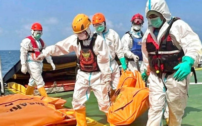 Pencarian Hari Kedua Belas, TNI AL dan SAR Temukan Korban KMP Virgo