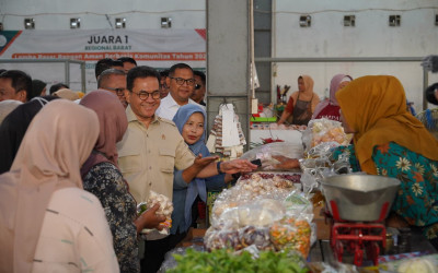 Efek Program MBG: Mendag Sebut Jadi Penyeimbang Pasokan Bapok Saat Pantau Pasar Potrojayan