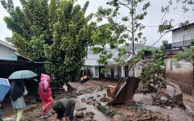 Banjir Bandang Terjang Nagari Batang Barus Solok: 1 Warga Meninggal Dunia dan 1 Masih Dicari Tim SAR